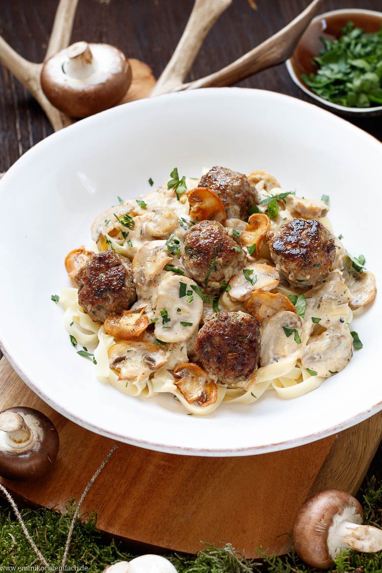 Nudeln mit Pilzen in Sahnesoße