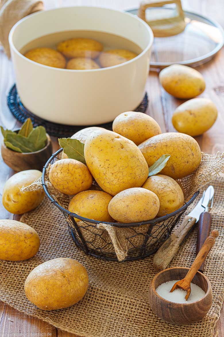 Zutaten f&uuml;r das Kochen von Pellkartoffeln