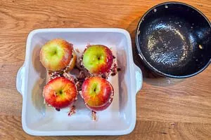 Deckel aufsetzen und in den Ofen geben.