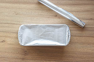 Form abdecken und für mindestens 5 Stunden in den Kühlschrank stellen