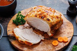 Fertig ist der selbstgemachte Krustenbraten!