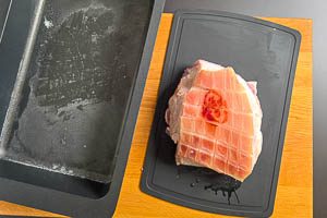 Braten aus dem Sud nehmen