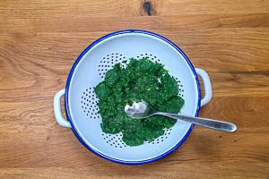 TK-Spinat auftauen und entwässern