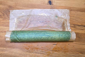 Lachsrolle längs aufrollen