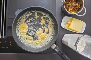 Mehlschwitze anr&uuml;hren
