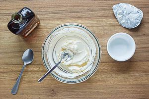 Mascarpone mit Amaretto verrühren