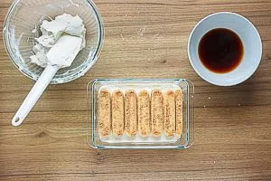 Löffelbiskuit einschichten