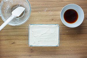 Restliche Mascarpone darüber streichen