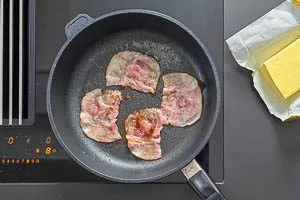 Schinken anbraten.