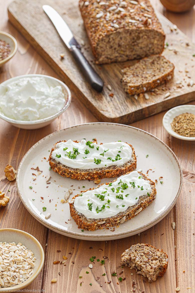 Eiwei&szlig;brot mit Aufstrich