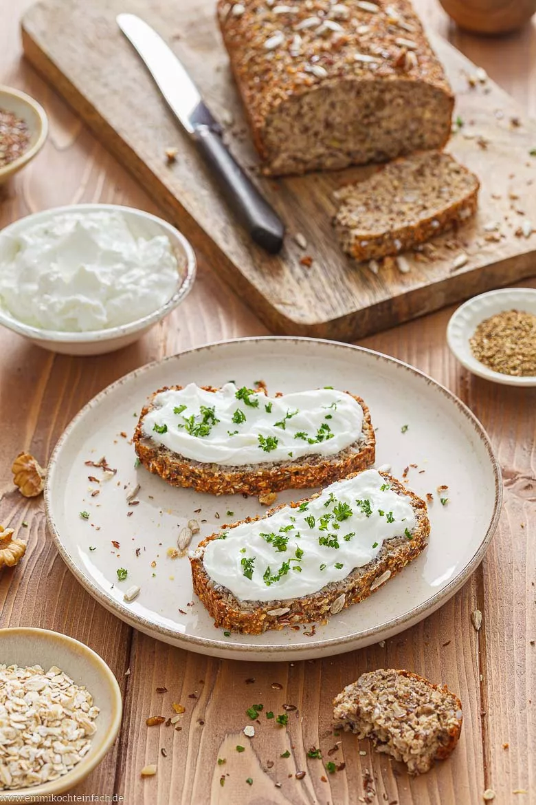 Eiweißbrot mit Aufstrich