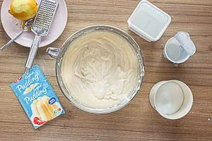 Die restlichen Zutaten hinzuf&uuml;gen und unterr&uuml;hren.