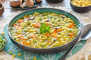 Fertig ist deine selbstgemachte Nudelsuppe!