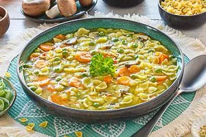 Fertig ist deine selbstgemachte Nudelsuppe!