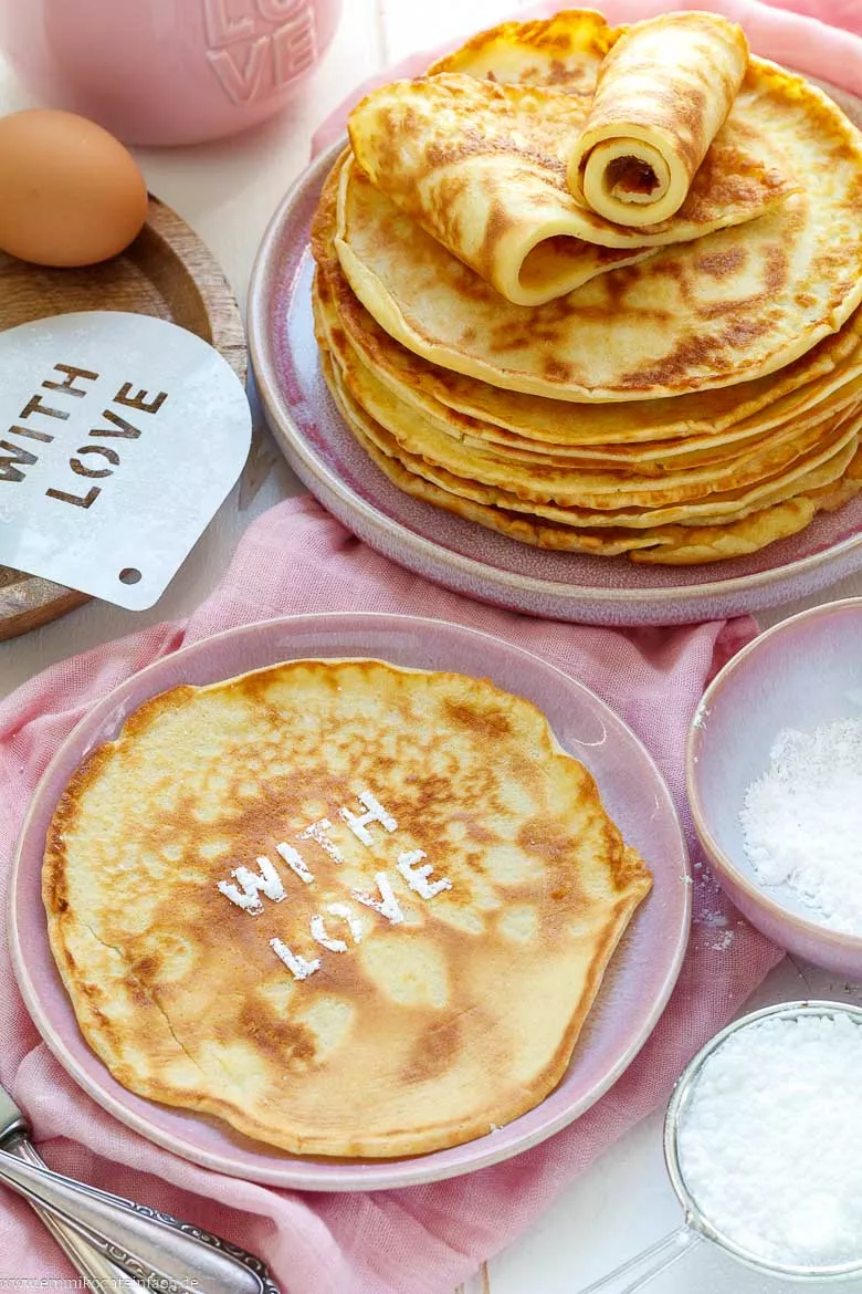 Pfannekuchen, Eierkuchen, Plinsen und Palatschinken
