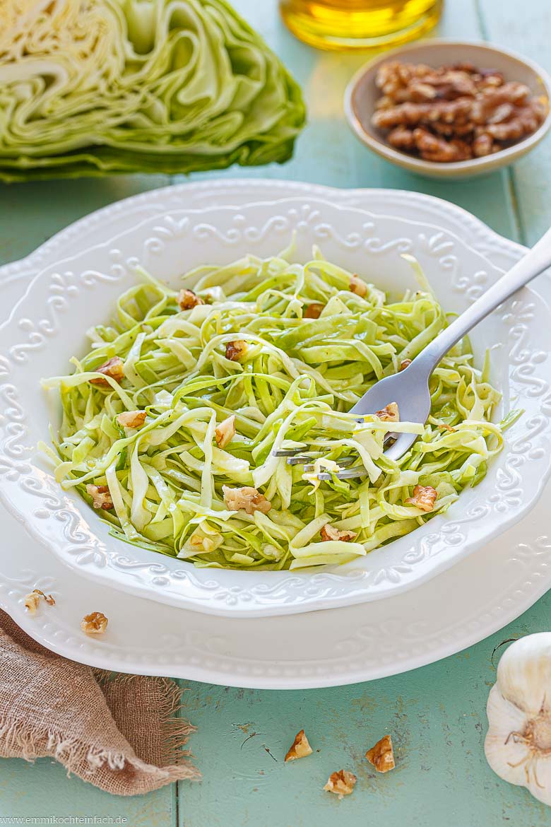 Omas Spitzkohlsalat