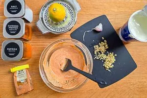 Marinade für das Hähnchen herstellen