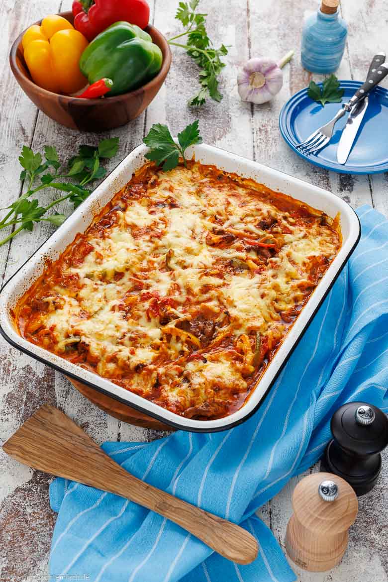 Gyrosauflauf mit fertigem Gyros