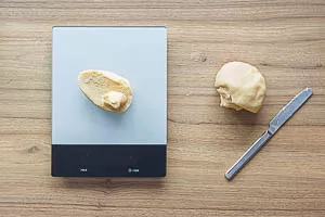 Ein Drittel des Teigs beiseitelegen