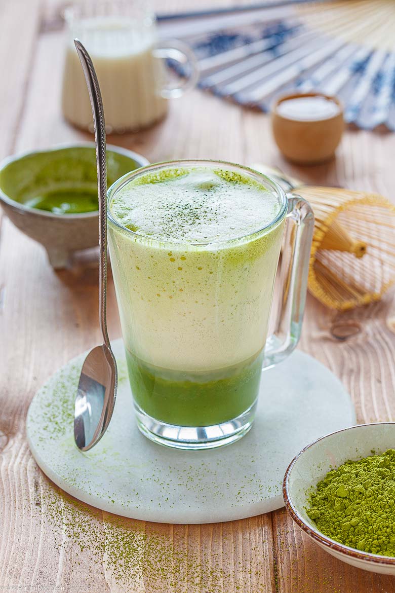 Warmen Matcha mit Milch selber machen