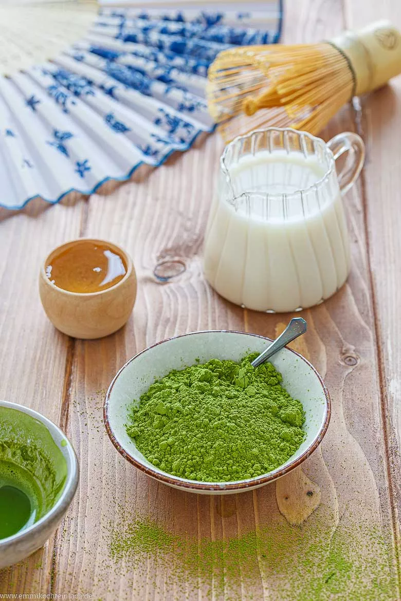 Zutaten f&uuml;r Matcha Latte wie im Caf&eacute;