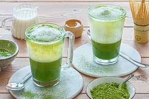 Matcha Latte warm genie&szlig;en