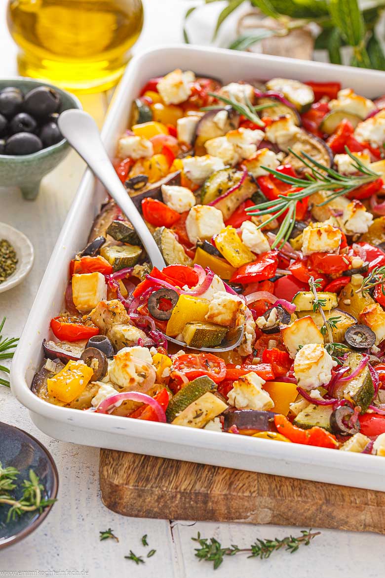 Mediterranes Ofengericht mit Gem&uuml;se und Feta
