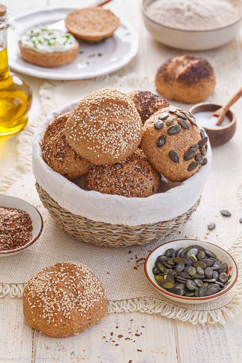 Einfaches Rezept für luftige Vollkornbrötchen