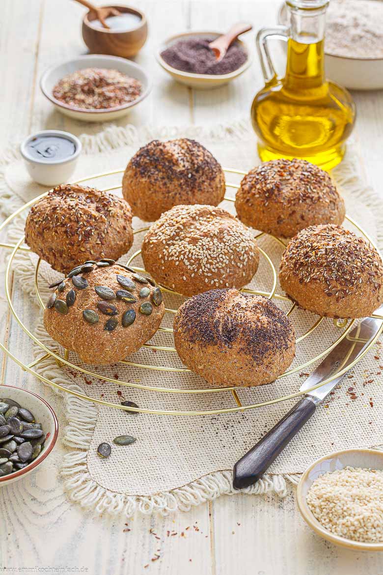 Frische Vollkornbrötchen selber backen