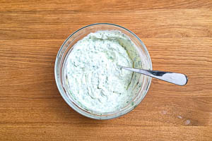 Dip-Zutaten verrühren