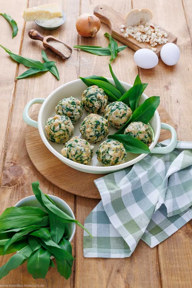 Semmelkn&ouml;del mit frischem B&auml;rlauch