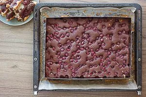 Backrahmen in den Kuchen dr&uuml;cken