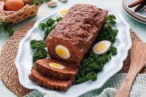 Im Ofen backen und dann in Scheiben schneiden und servieren.