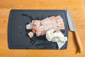 Seelachsfilet trocken tupfen bzw. tiefgek&uuml;hlten Fisch auftauen lassen