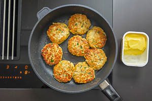 Frikadellen in Butterschmalz ausbacken