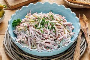 Fertig ist dein schneller und einfacher Fleischsalat