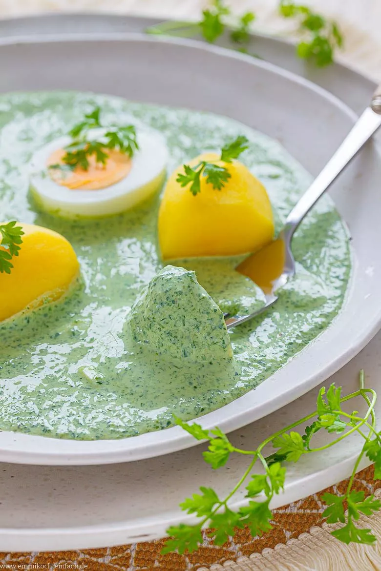 Einfaches Rezept f&uuml;r die Sieben-Kr&auml;uter-So&szlig;e