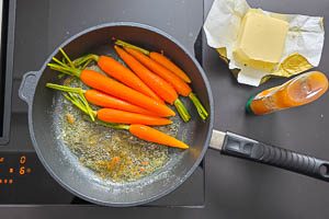 Butter und Honig hinzugeben