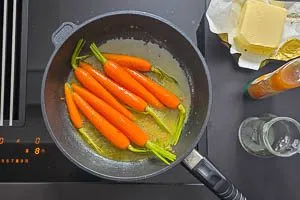 Orangensaft hinzugeben