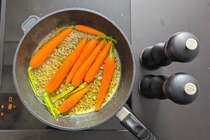 Mit Salz und Pfeffer würzen