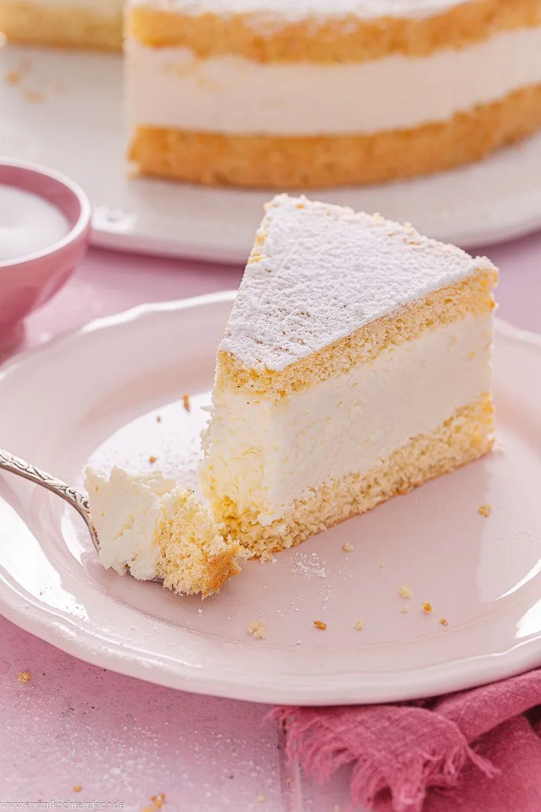 K&auml;se-Sahne-Torte mit Erdbeeren, Mandarinen oder Pfirsichen