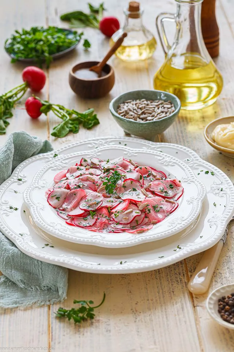 Knackige Grillbeilage aus Rohkost mit cremigem Dressing