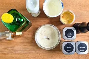 Dressing f&uuml;r Radieschensalat anr&uuml;hren