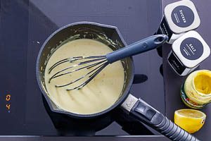 Soße würzen und abschmecken