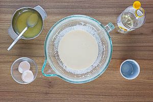 Flüssigen Zutaten verrühren