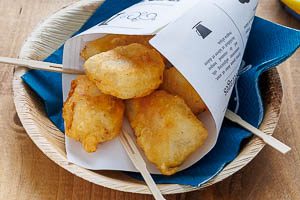 Backfisch frisch und warm servieren