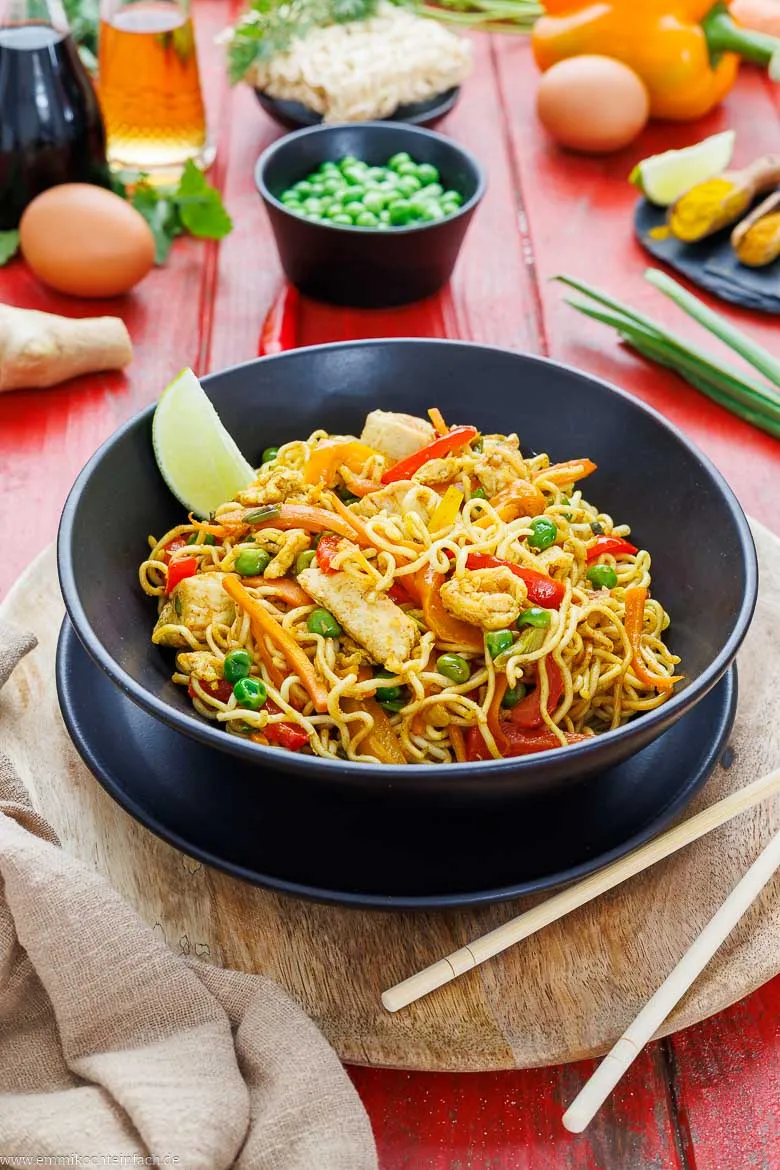 Gebratene Mie-Nudeln mit Gem&uuml;se und Fleisch