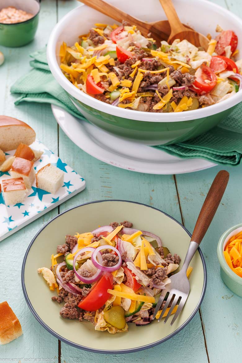 Big Mac Salat mit Rinderhackfleisch, Cheddar und w&uuml;rziger So&szlig;e