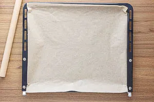 Blech mit Backpapier belegen