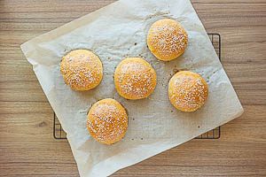 Restliche Buns backen und dann abkühlen lassen